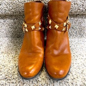 Guess women’s booties size 8